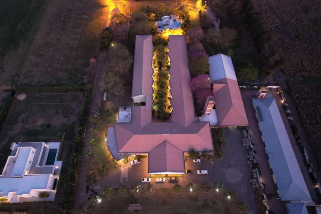 Catange Hotel Charata Exterior photo